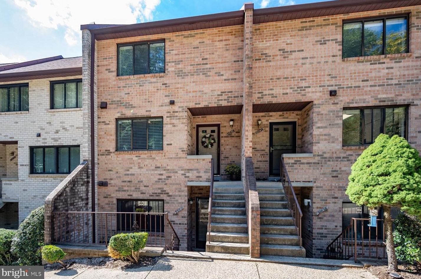 3861 Steppes Ct, Falls Church, VA 22041