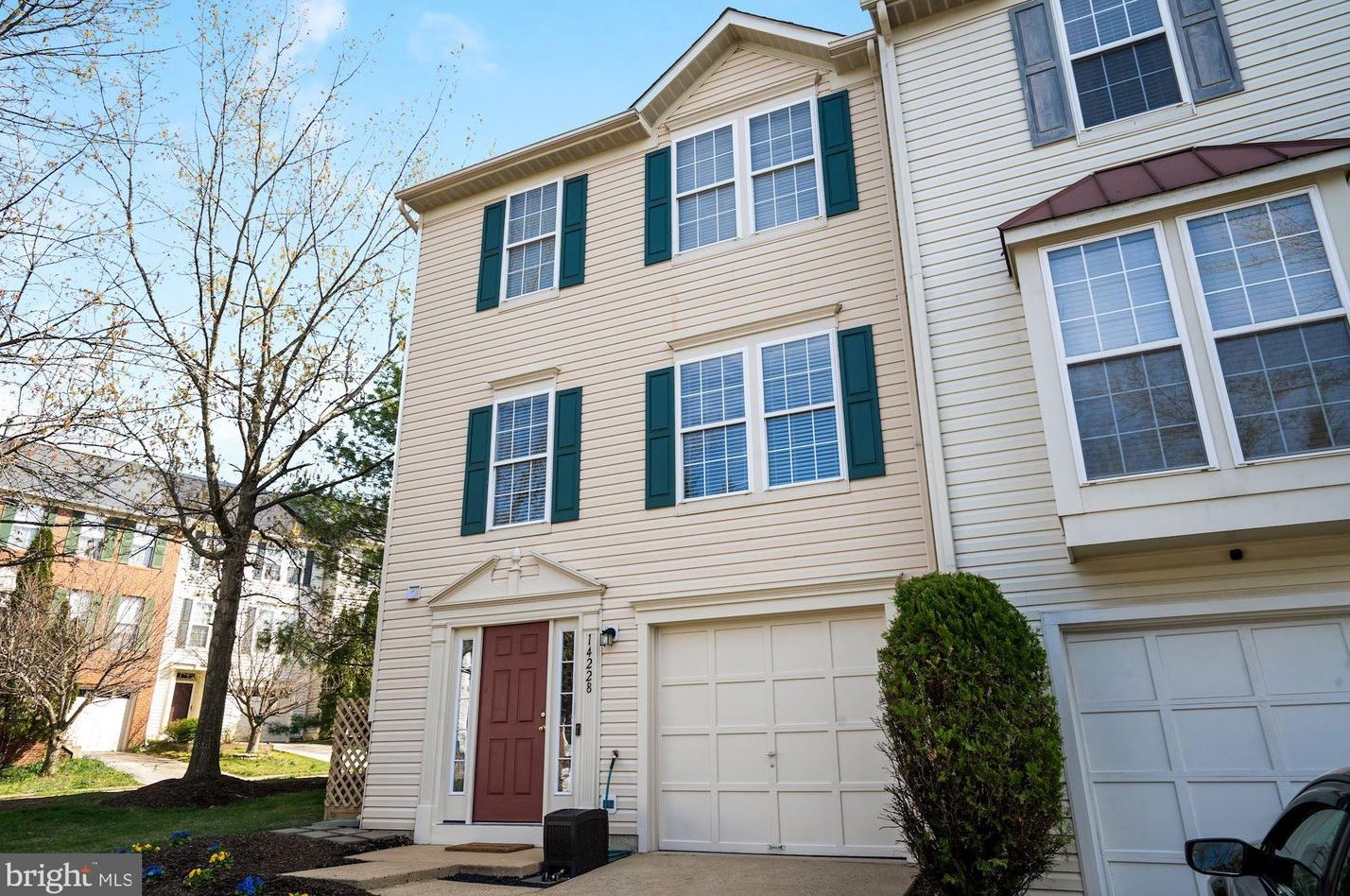14228 Glade Spring Dr, Centreville, VA 20121-5604