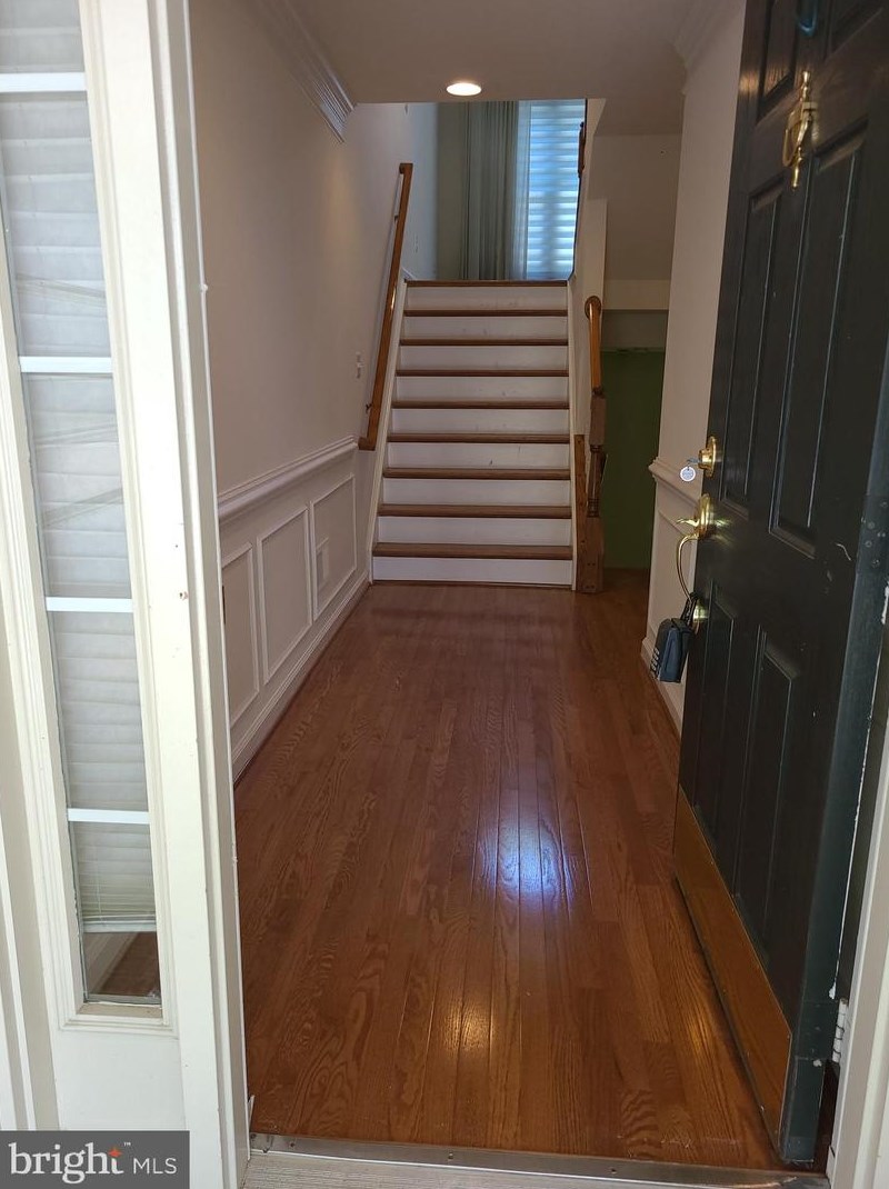 1608 Leeds Castle Dr, Vienna VA  22182-5509 exterior