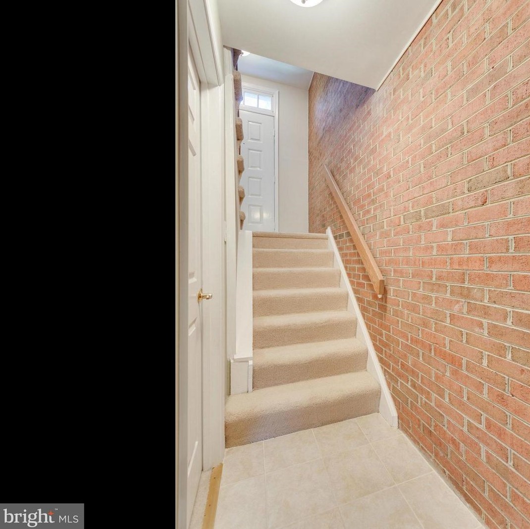 2876 Sutton Oaks Ln, Vienna, VA 22181
