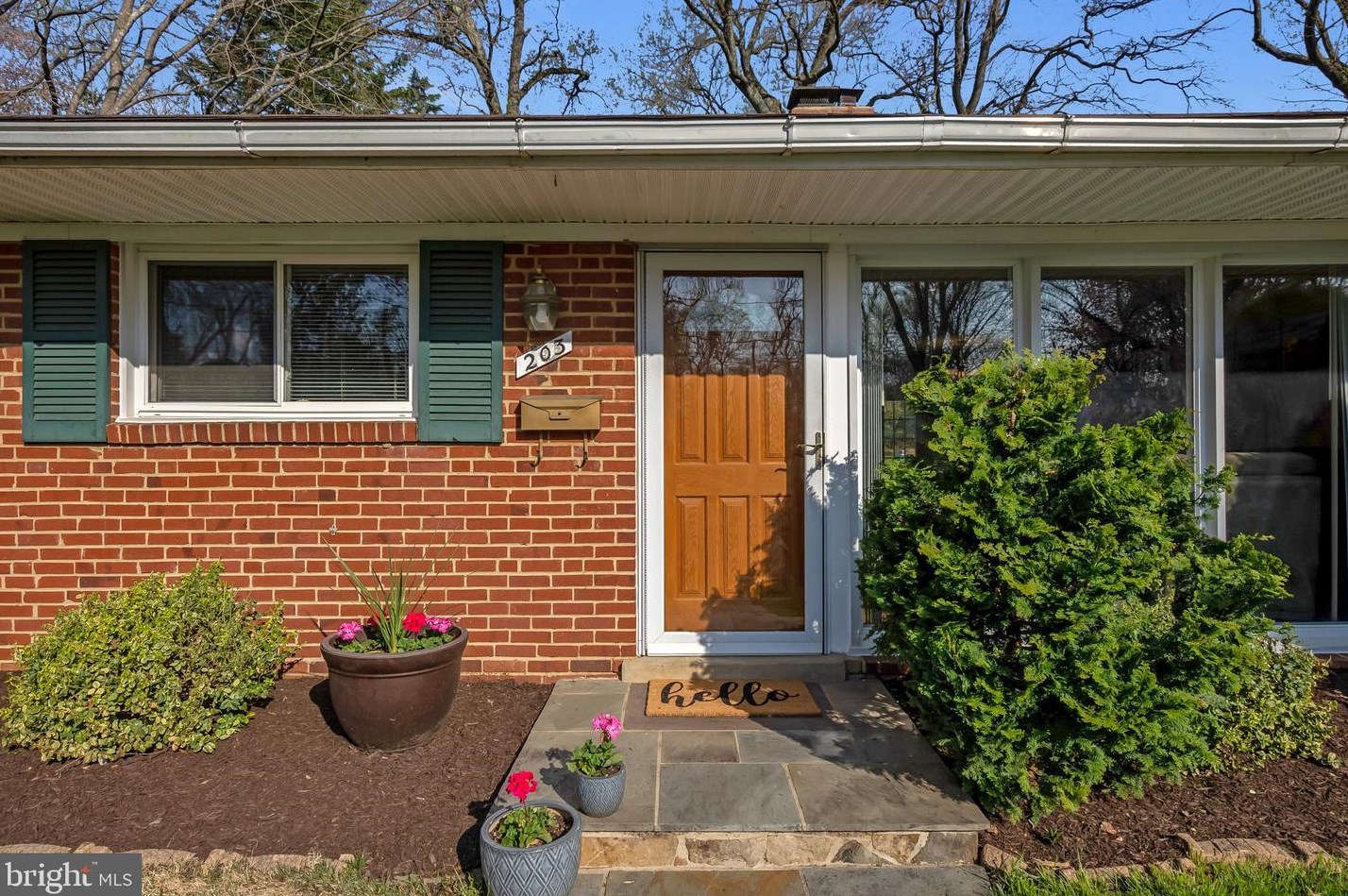 203 Scott Cir, Vienna, VA 22180-6553