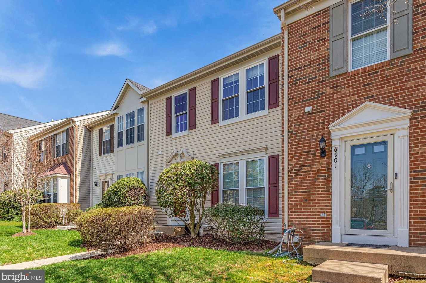 6899 Ridge Water Ct, Centreville, VA 20121-5713