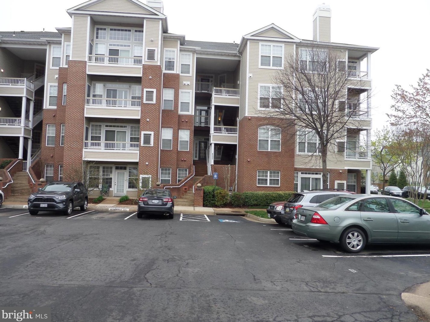 4200 Mozart Brigade Ln Apt R, Fairfax, VA