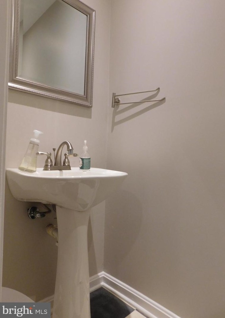 13228 Custom House Ct, Fairfax VA 22033-1311 exterior