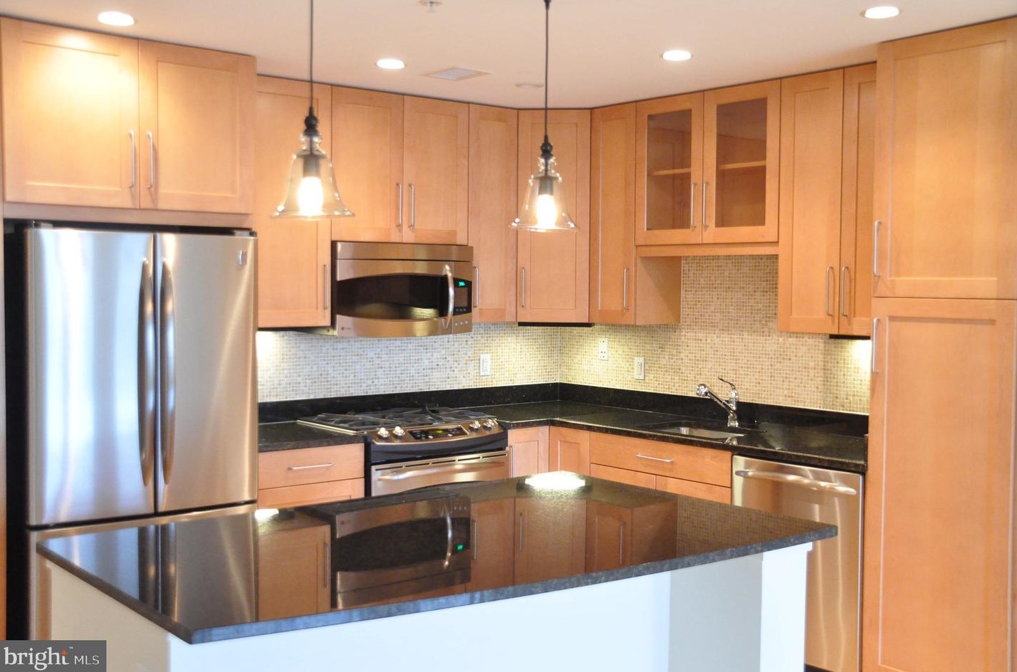 8220 Crestwood Heights Dr #810, Mc Lean, VA 22102