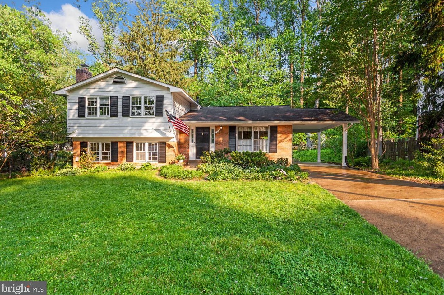 1723 Pine Valley Dr, Vienna, VA 22182-2340