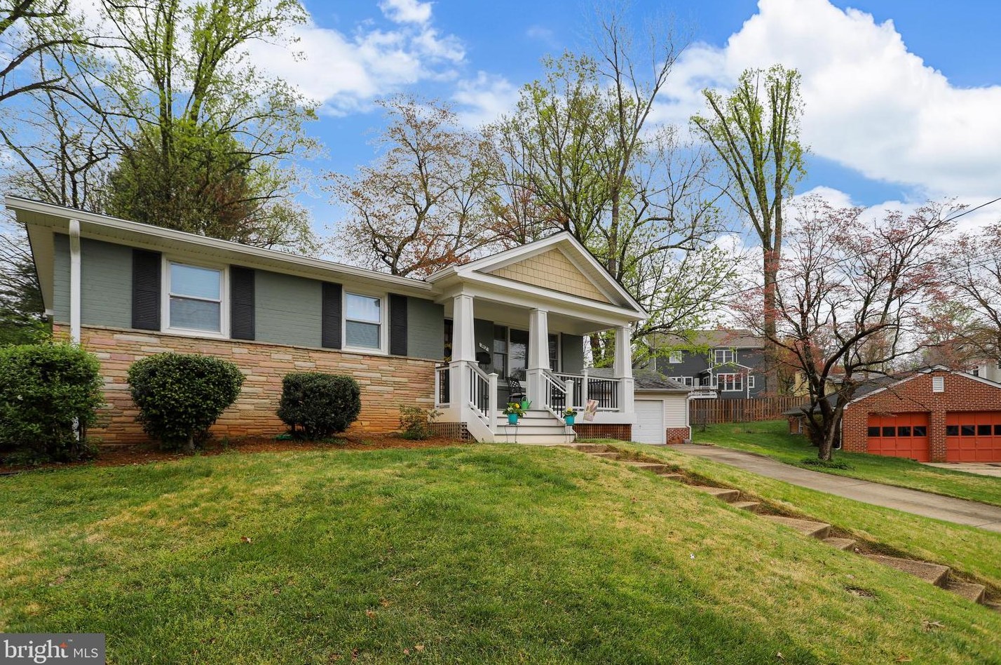 902 Myers Cir, Vienna, VA 22180-6412