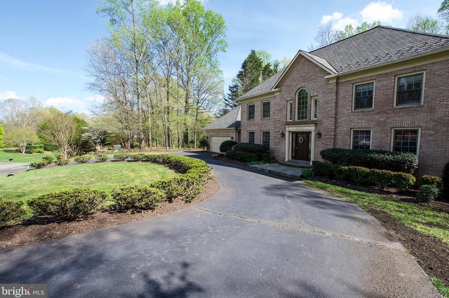 10703 Hunters Run Ct, Vienna, VA 22181-2837
