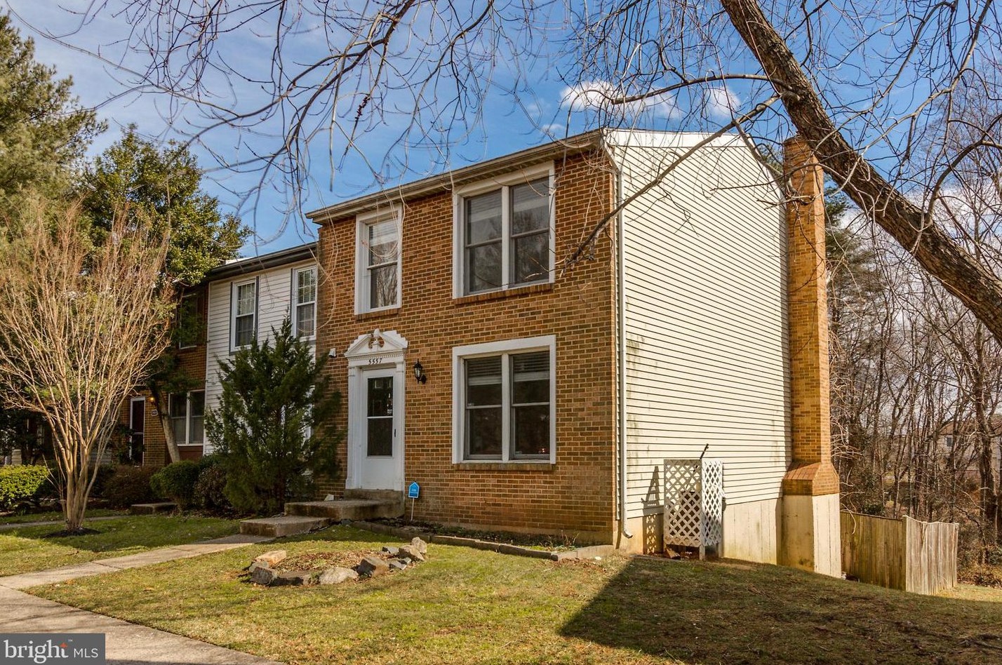 5557 Caithness Ct, Fairfax, VA 22032