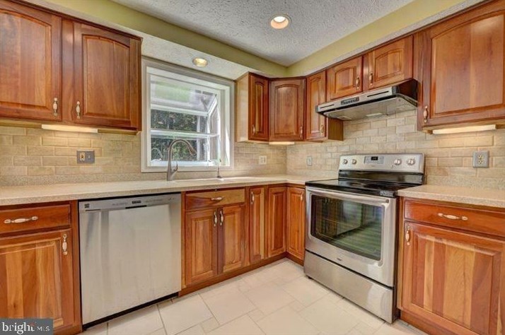 12246 Westwood Hills Dr, Herndon, VA 20171