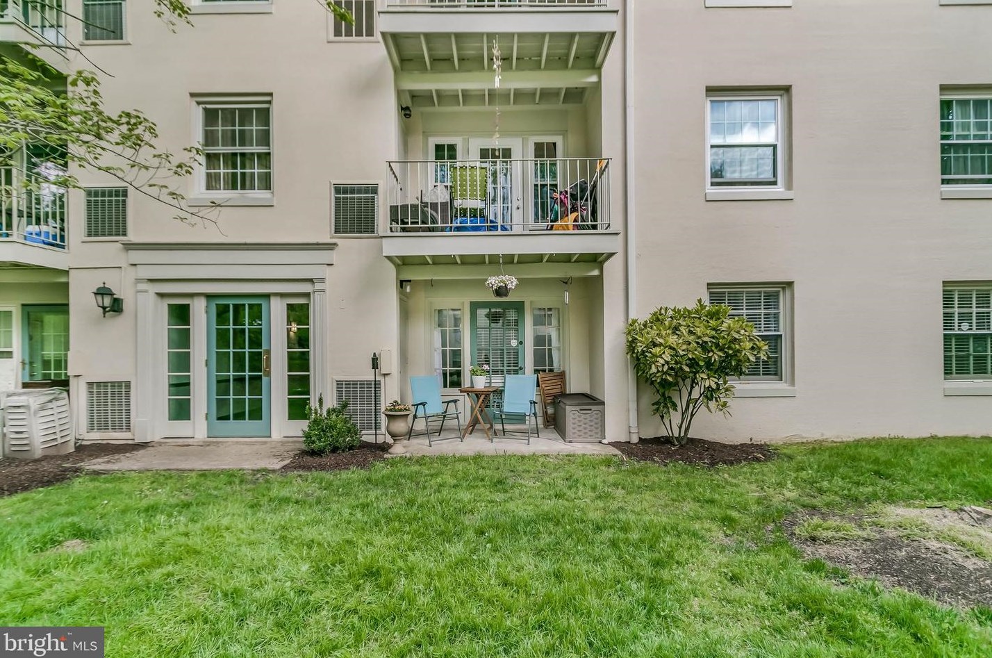 5900 Queenston St, Springfield VA  22152-1189 exterior
