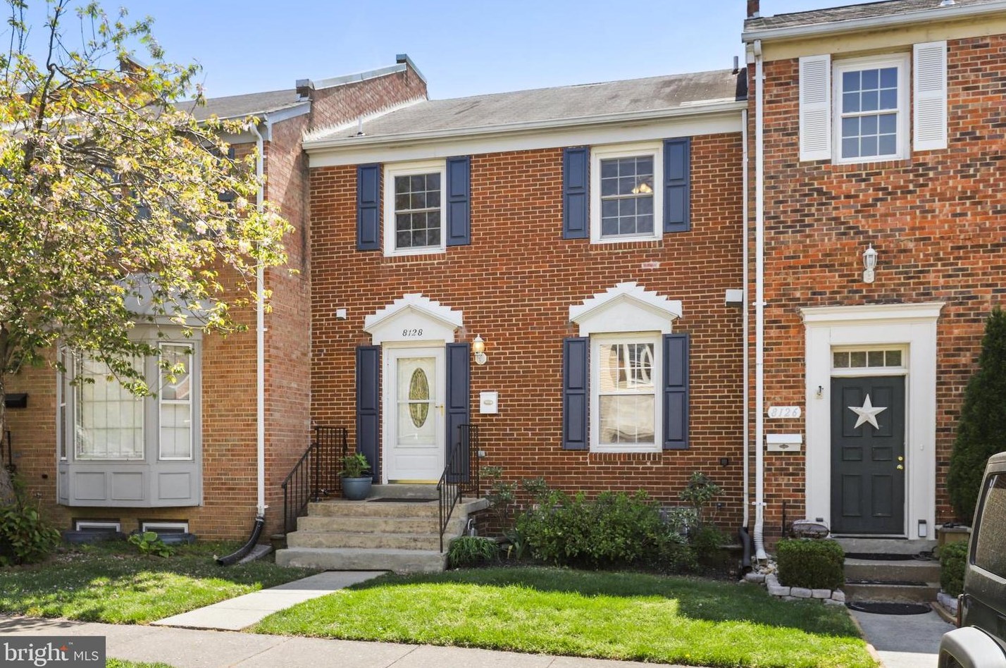 8128 Sleepy View Ln, Springfield, VA 22153