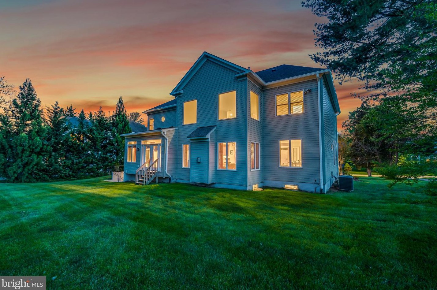 9412 Lakeside Dr, Vienna, VA 22182-2047
