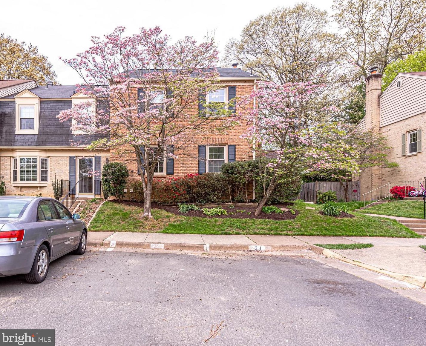 5410 Charleston Woods Dr, Fairfax, VA 22032-3215