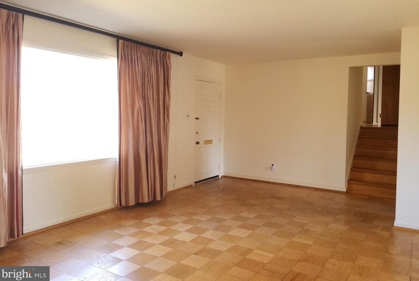 6710 Nicholson Rd, Falls Church, VA 22042