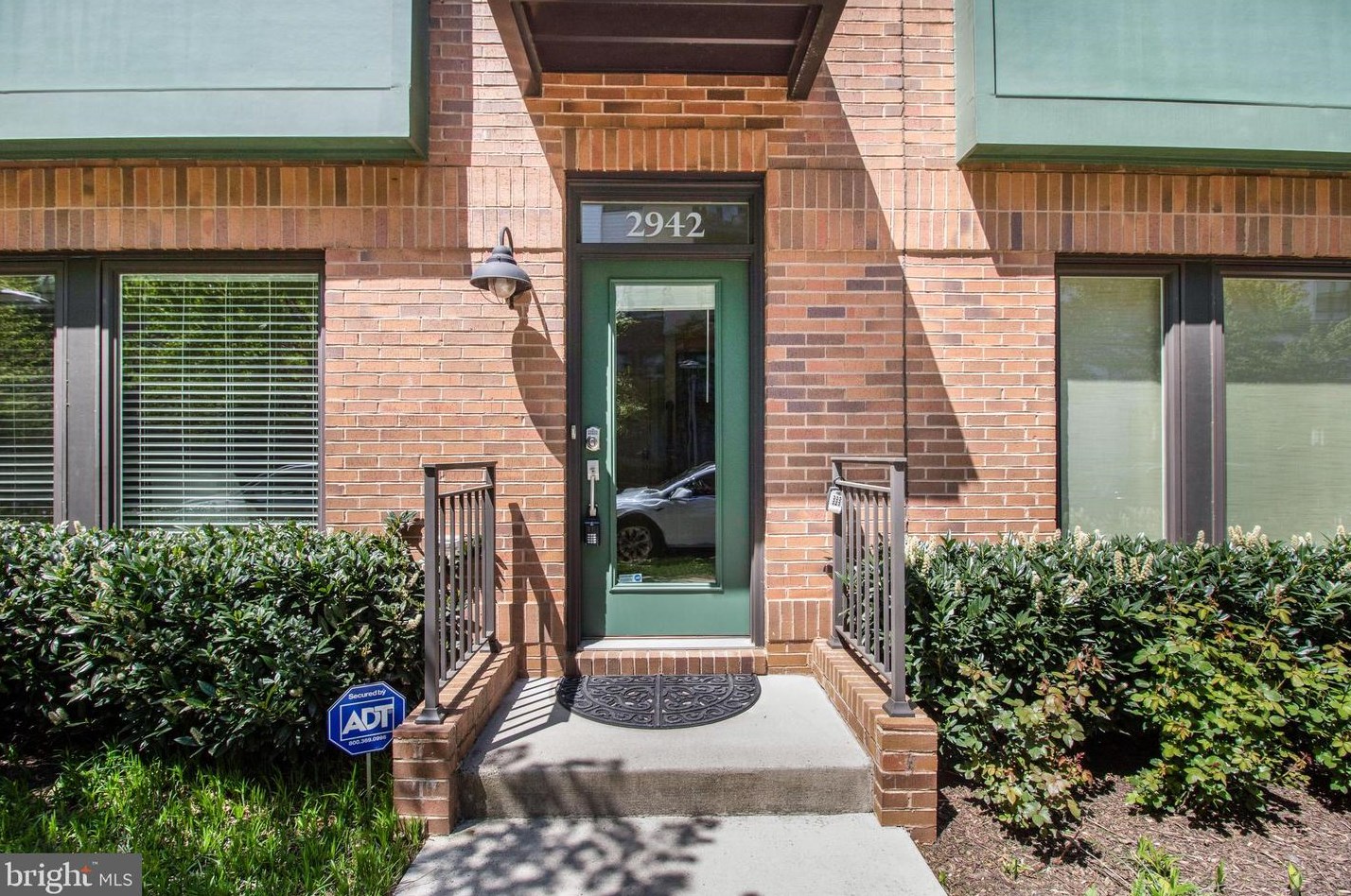 2942 Penny Ln, Fairfax, VA 22031-2266