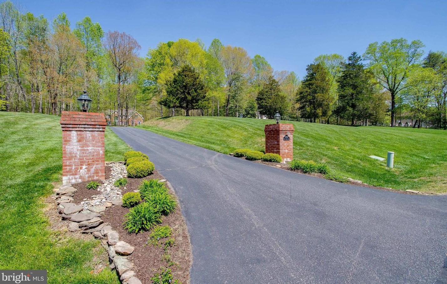 12040 Rose Hall Dr, Clifton, VA 20124
