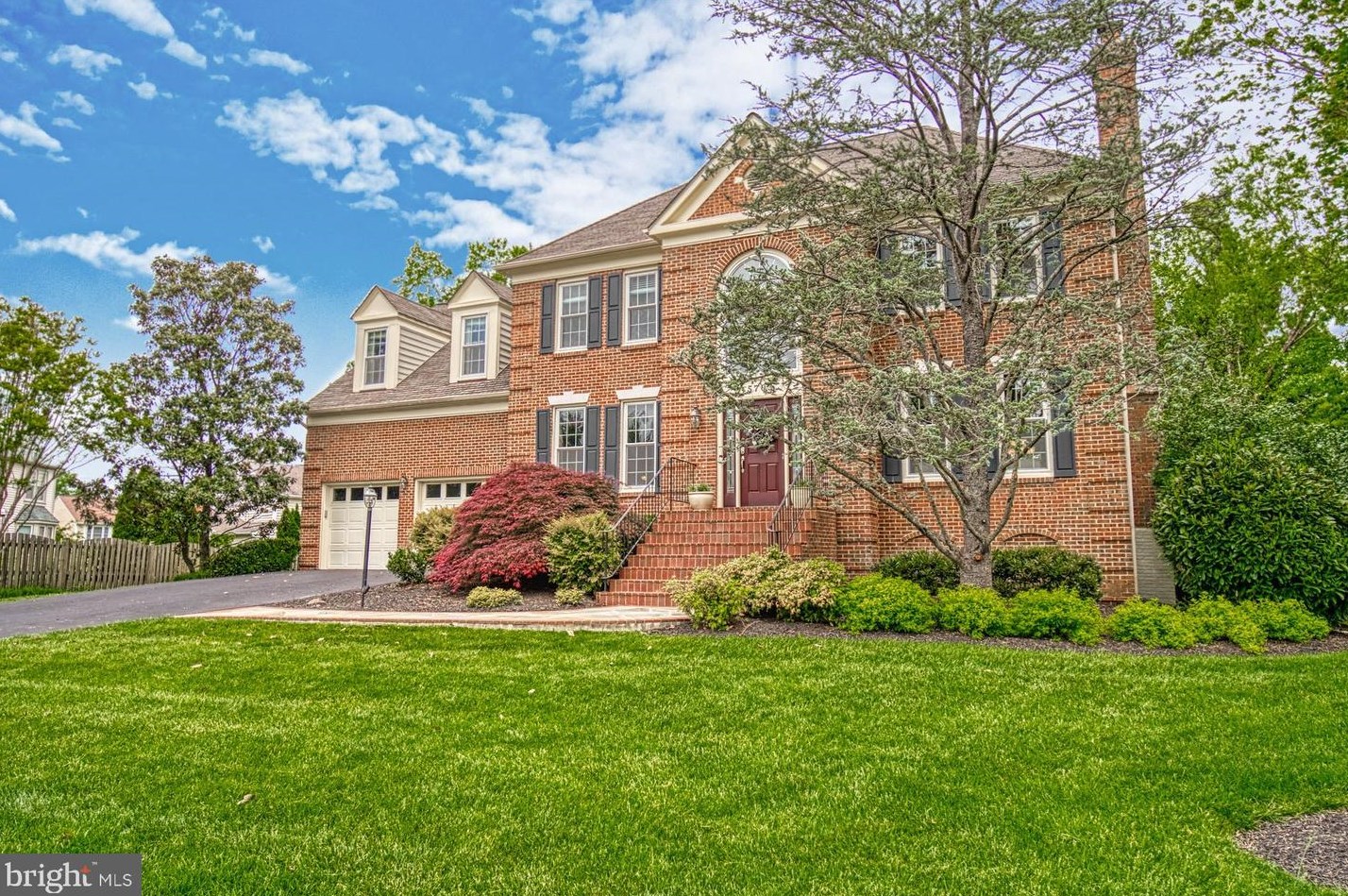 5703 Hampton Forest Way, Fairfax, VA 22030-7222