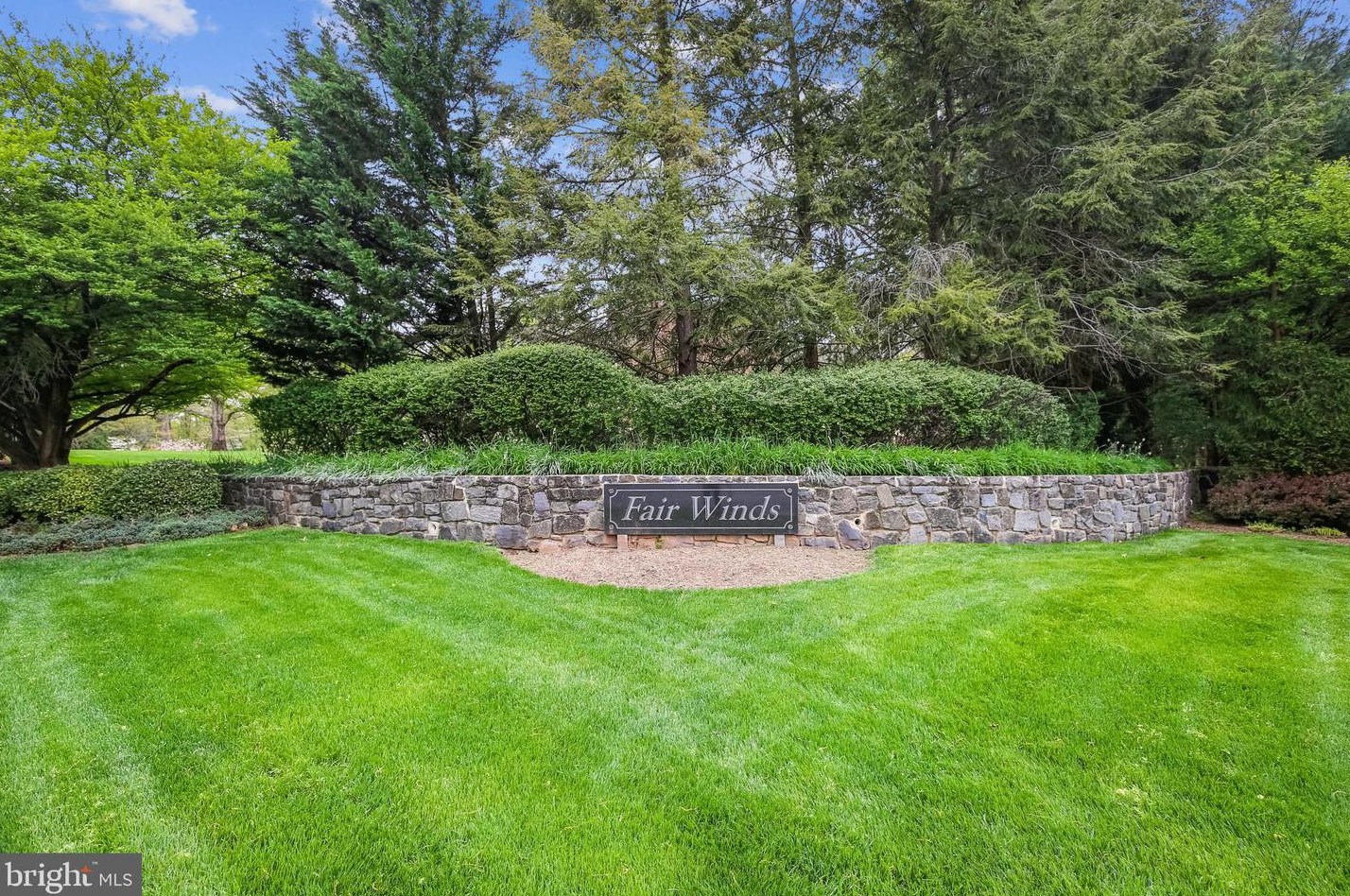 11734 Saddle Crescent Cir, Vienna, VA 22124-2338