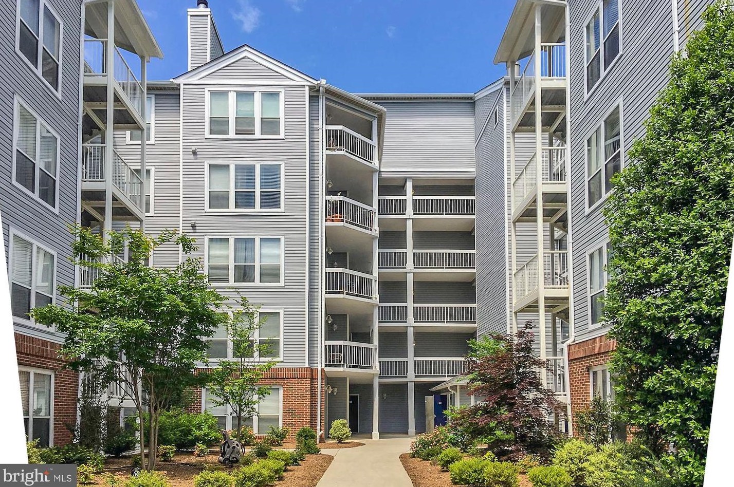 3176 Summit Square Dr, Vienna, VA 22124-2877