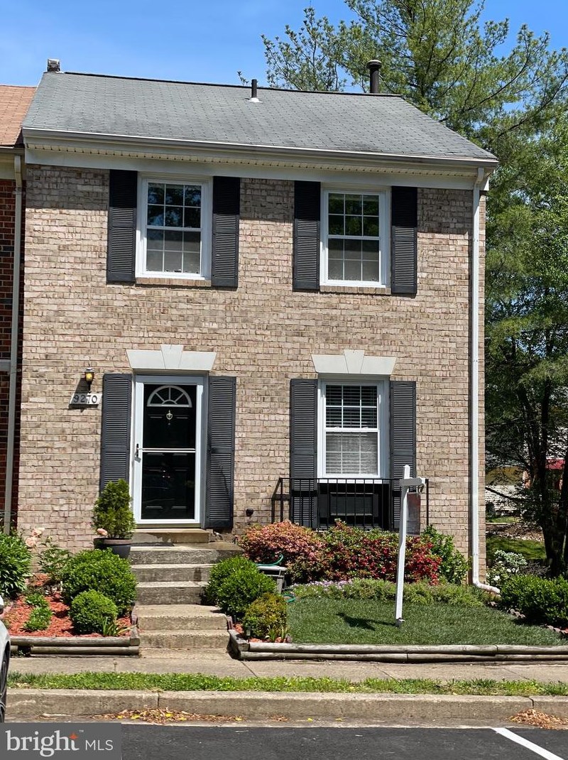 9270 Sprucewood Rd, Springfield, VA 22015