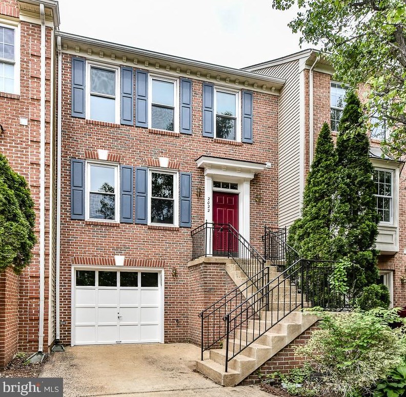 2022 Meadow Springs Dr, Vienna, VA 22182-3770