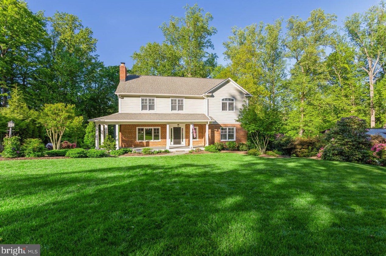 9004 Glenbrook Rd, Fairfax, VA 22031-2748