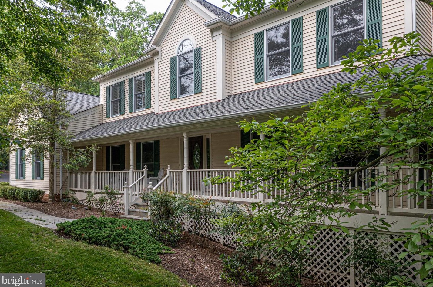 1327 Hunter Mill Rd, Vienna VA  22182-1304 exterior