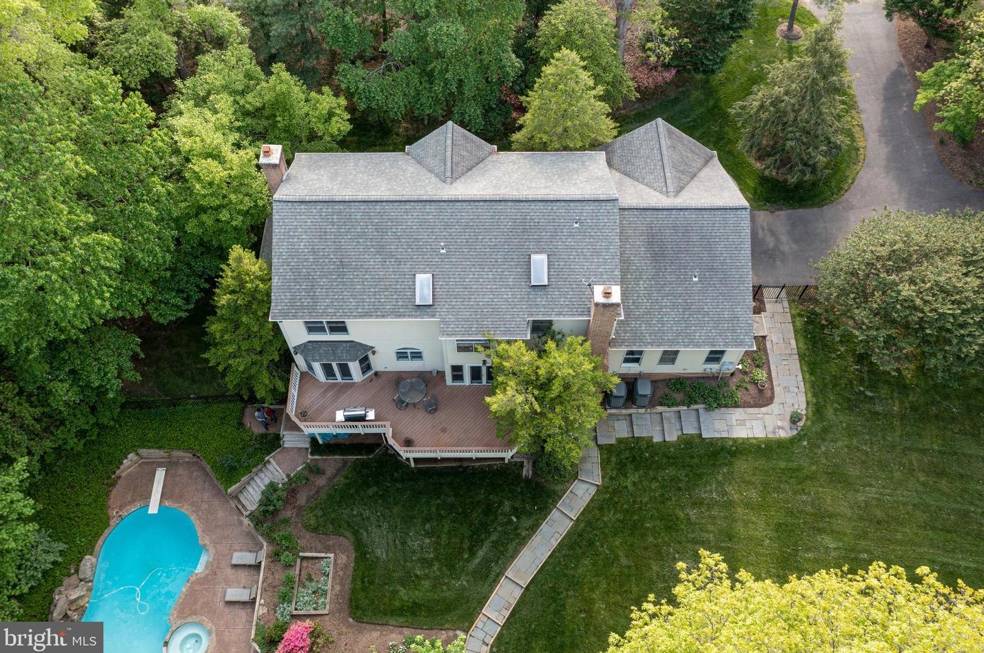 1327 Hunter Mill Rd, Vienna VA  22182-1304 exterior