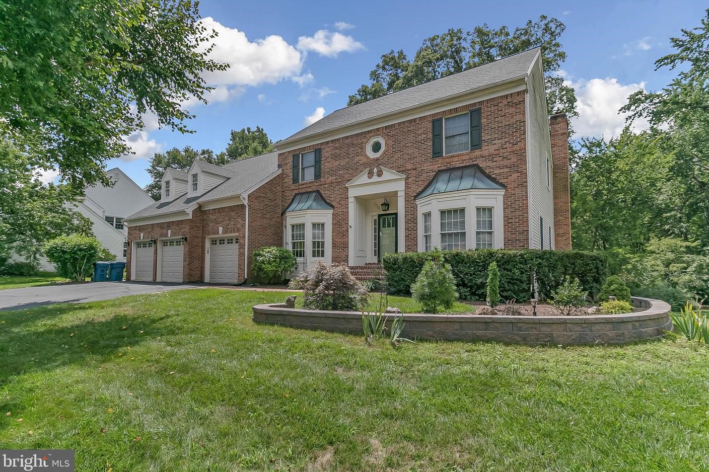 5384 Ashleigh Rd, Fairfax, VA 22030-7228