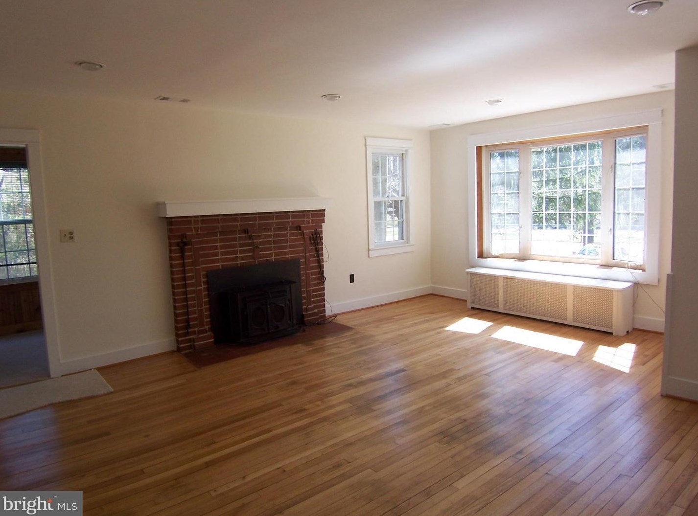 7306 Braddock Rd, Annandale, VA 22003