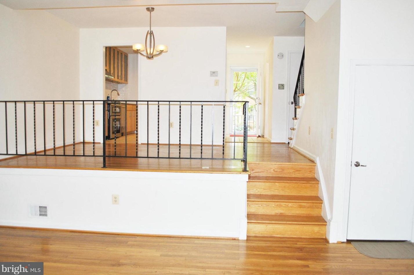 1552 Chatham Colony Ct, Herndon, VA 20190
