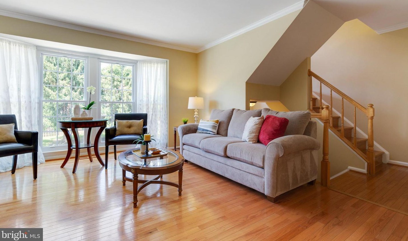 3931 Clares Ct, Fairfax, VA 22033-4642