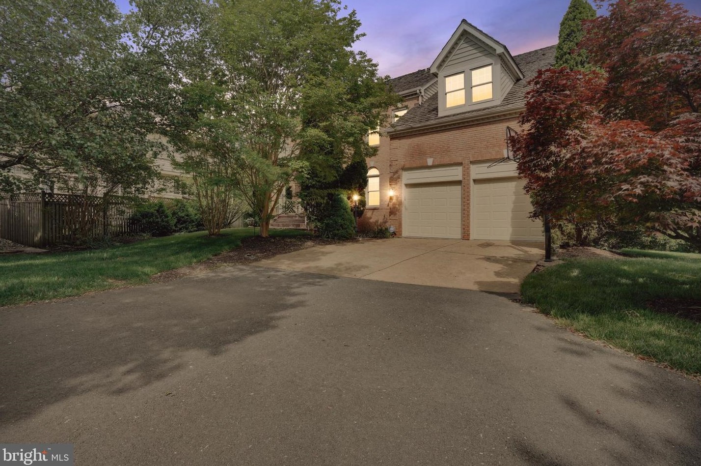 8154 Stream Side Ct, Vienna, VA 22182-5302