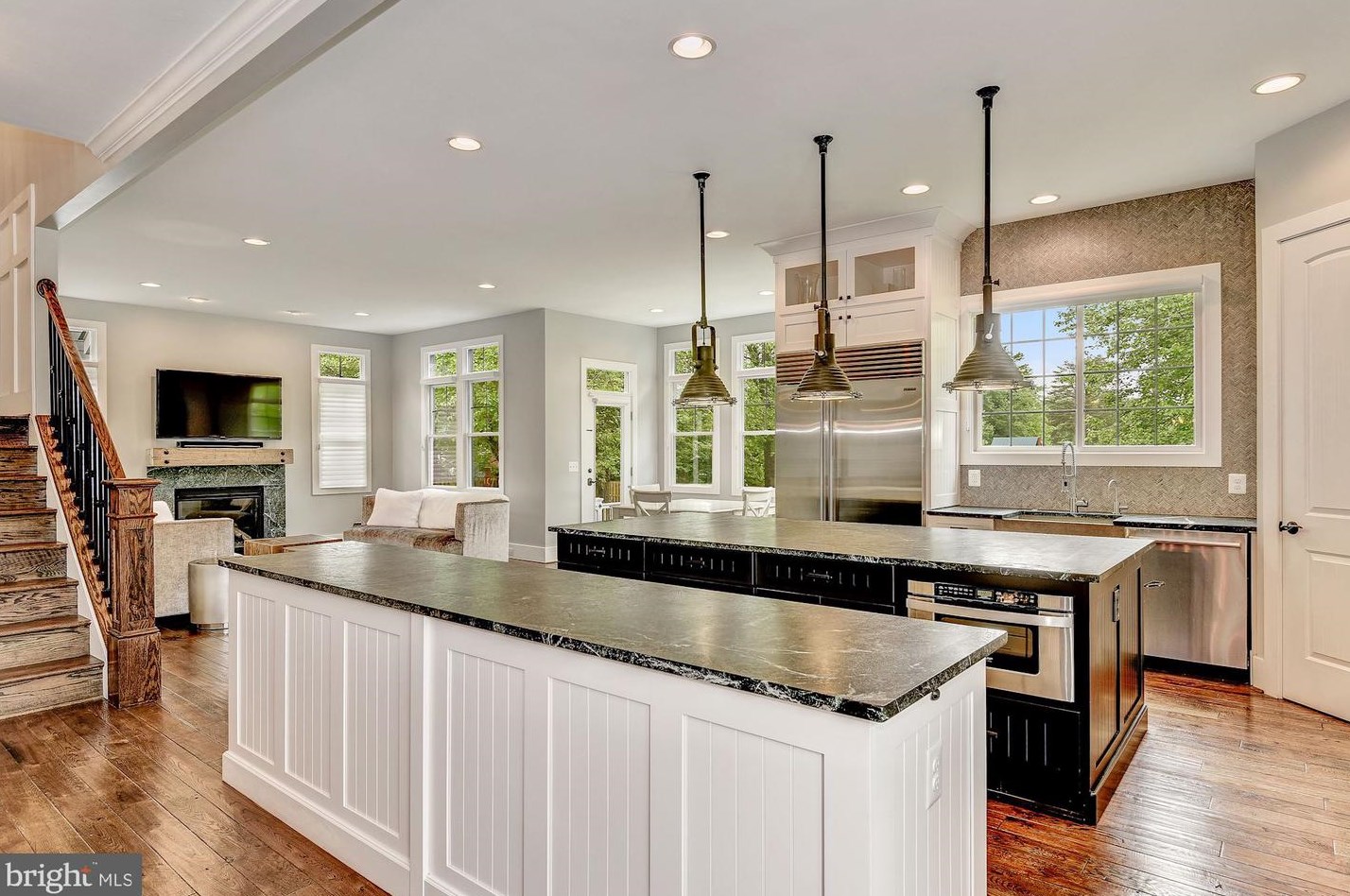 406 Plum St, Vienna, VA 22180-6324