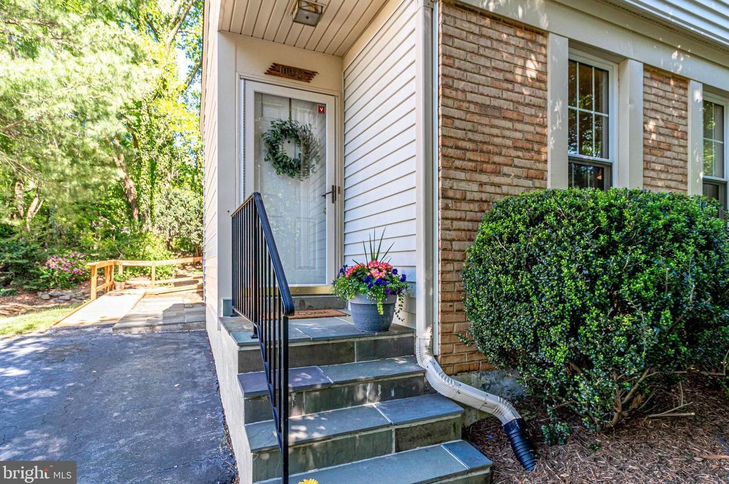 10026 Wood Sorrels Ln, Springfield, VA 22015