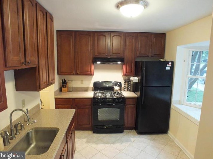 9843 Lakepointe Dr, Springfield, VA 22015