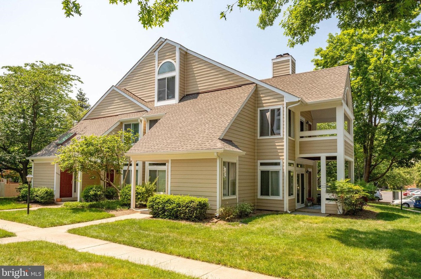 12335 Strong Ct, Fairfax, VA 22033-2848