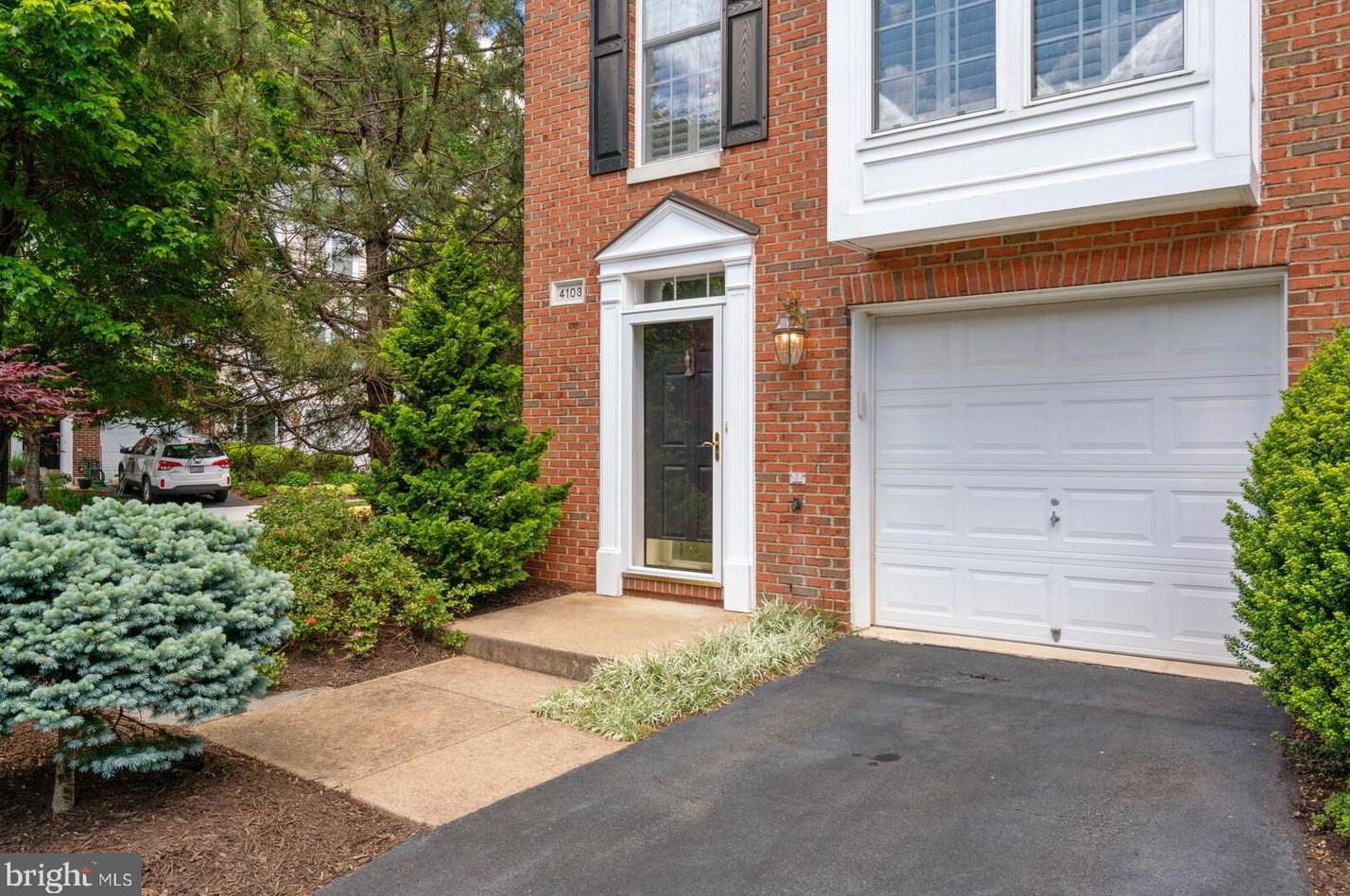 4103 Fairfax Center Creek Dr, Fairfax, VA 22030-8522