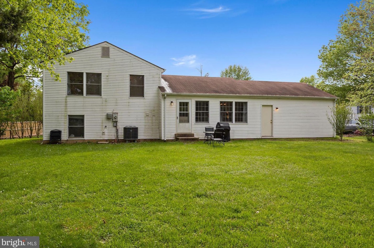 12657 Magna Carta Rd, Herndon, VA 20171