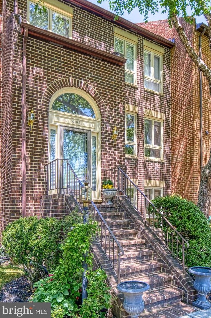 10152 Turnberry Pl, Vienna, VA 22124-2846