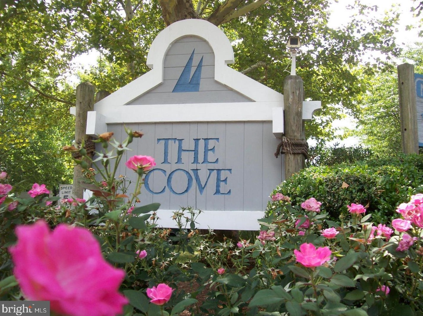 7592 Lakeside Village Dr, Falls Church, VA 22042