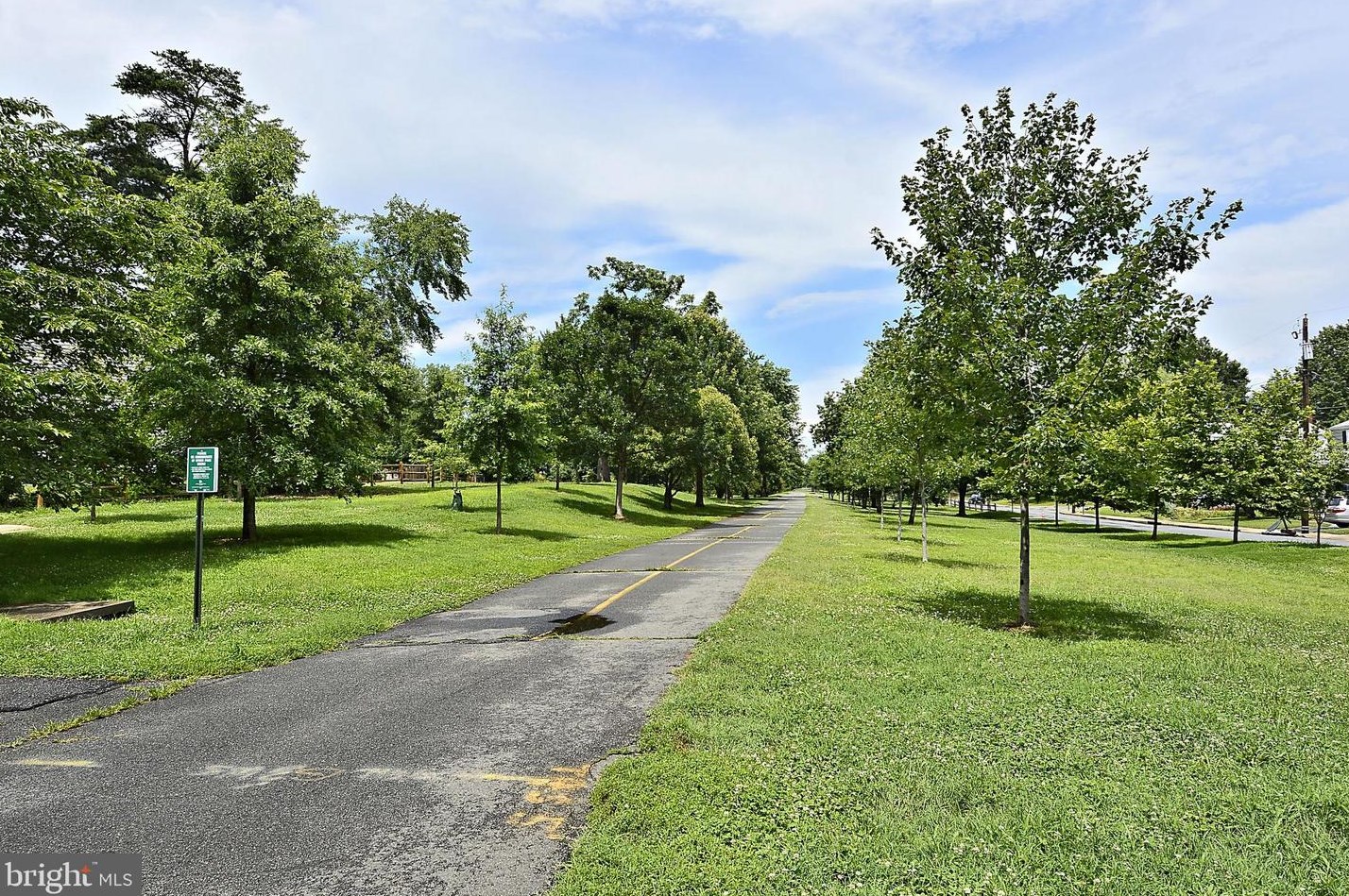3100 S Manchester St #215, Falls Church, VA 22044