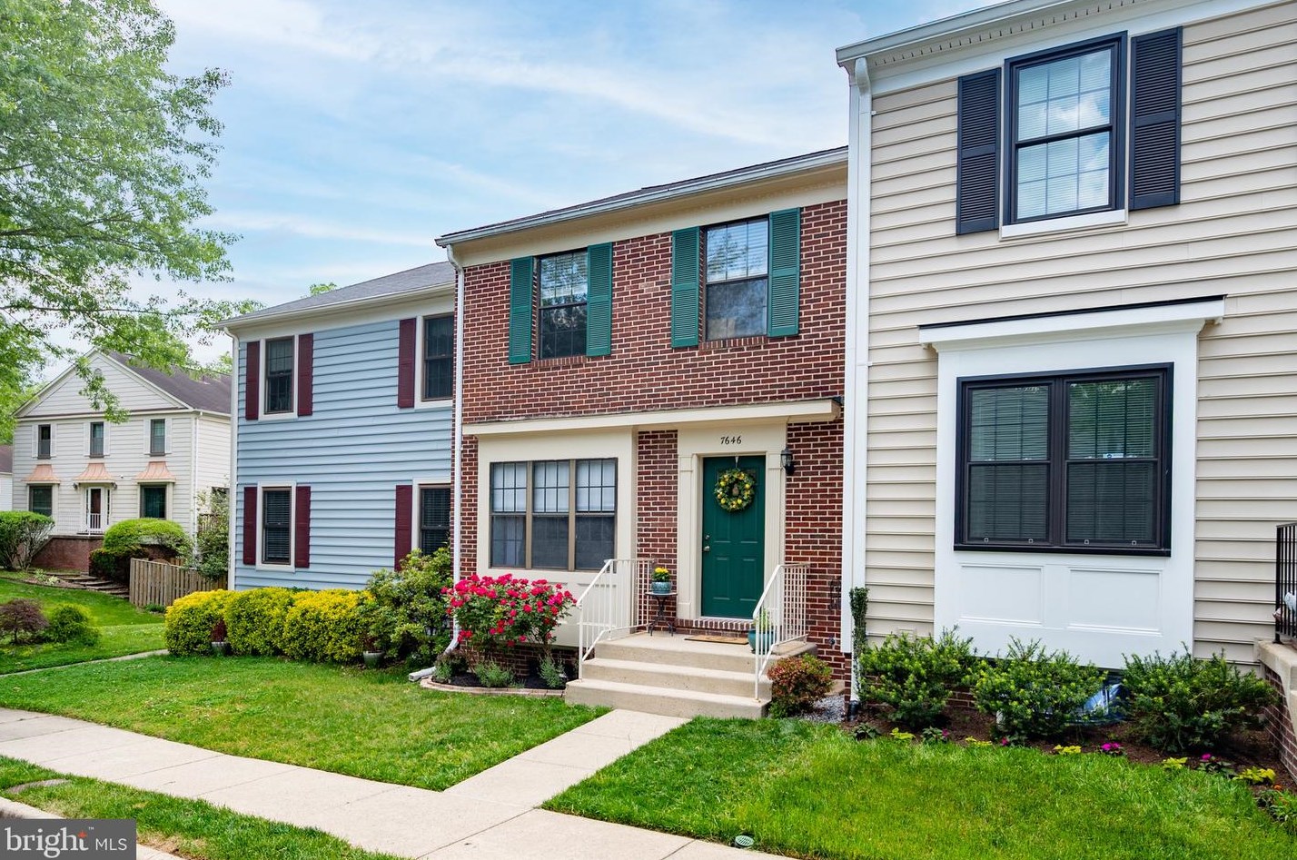 7646 Southern Oak Dr, Springfield, VA 22153