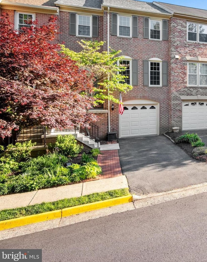 6828 Wild Rose Ct, Springfield, VA 22152