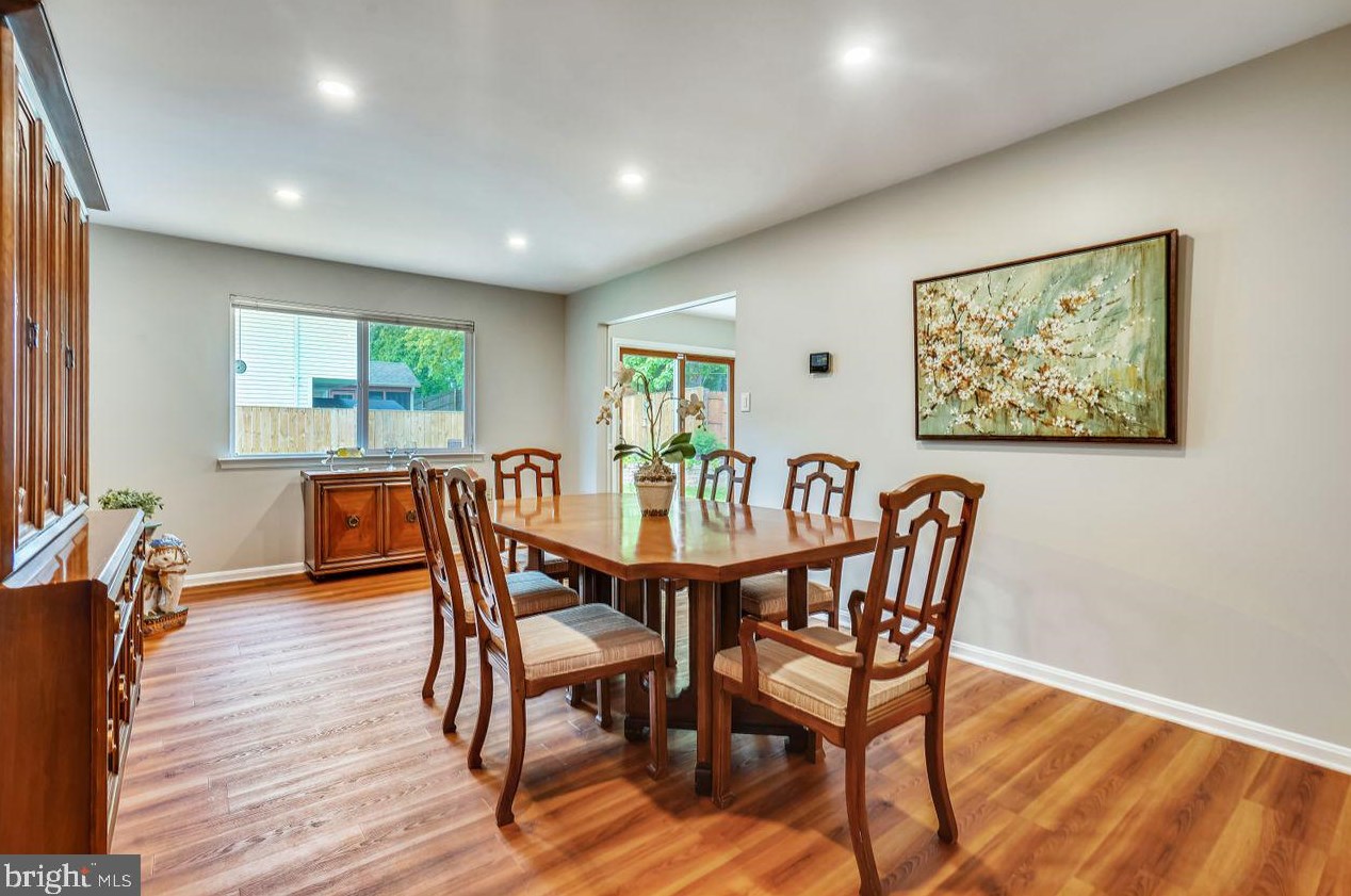 9085 Brook Ford Rd, Springfield, VA 22015