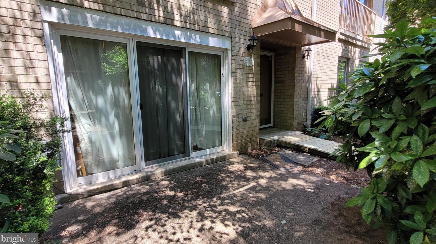 3760 Persimmon Cir, Fairfax, VA 22031-4117