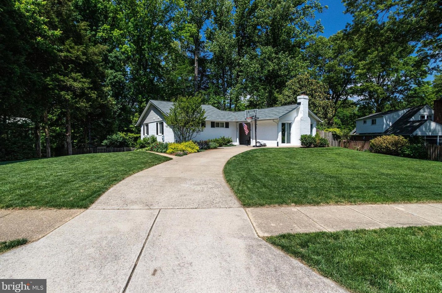 8945 Victoria Rd, Springfield, VA 22151