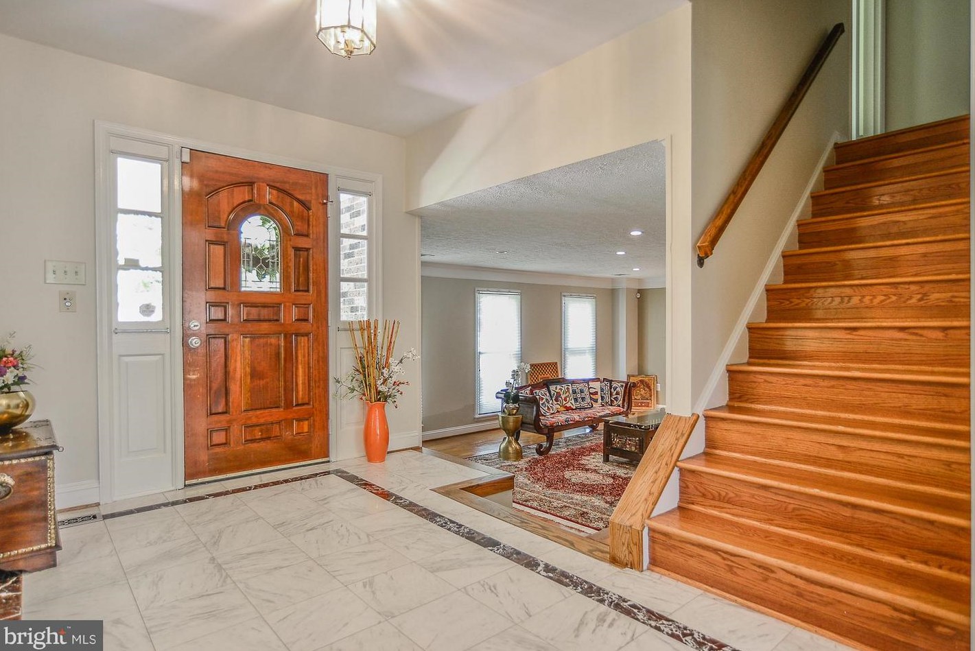 1607 Lozano Dr, Vienna, VA 22182-1947