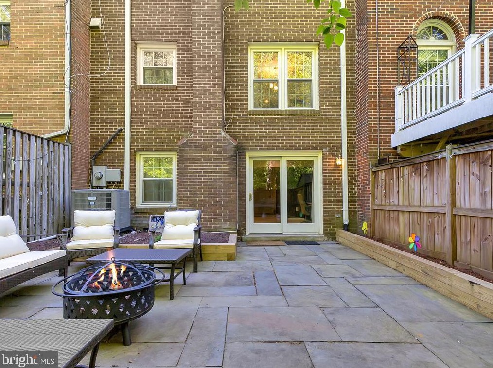 8066 Sleepy View Ln, Springfield, VA 22153